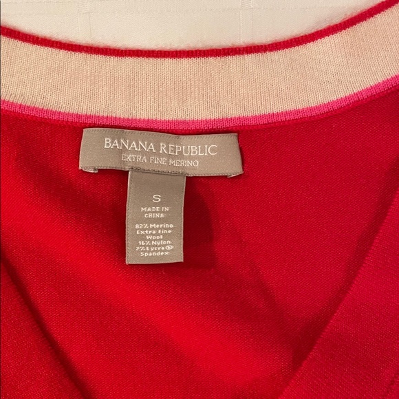 Banana Republic Merino Wool Red V-Neck Sweater Christmas Holiday - Picture 2 of 2